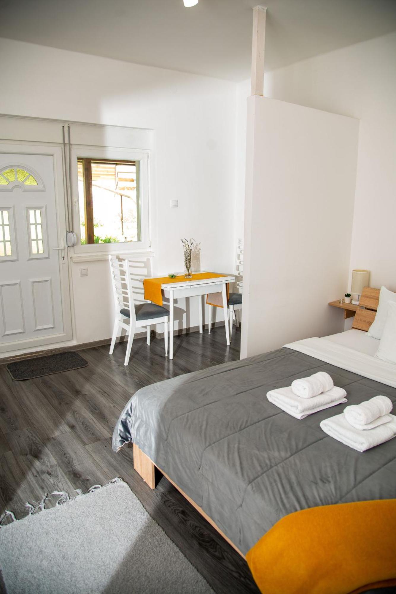 Apartmani Maslacak Vrdnik Exterior foto
