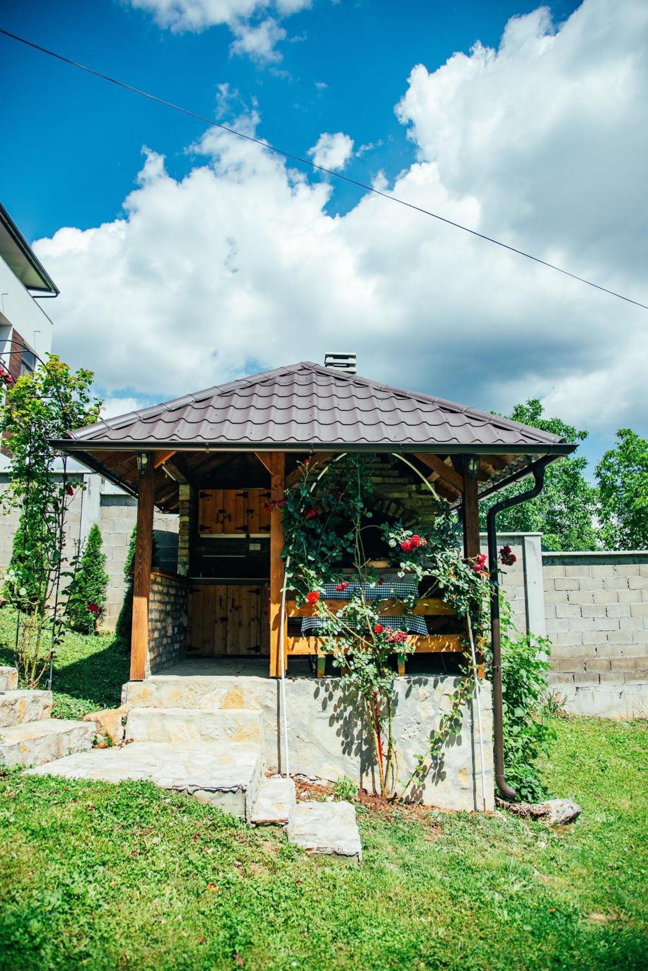 Apartmani Maslacak Vrdnik Exterior foto